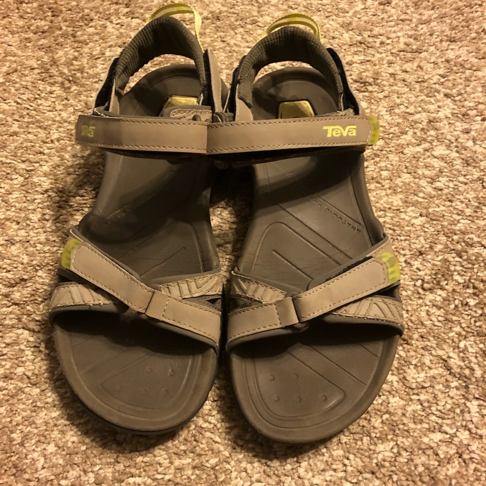 Reba hiking sandals